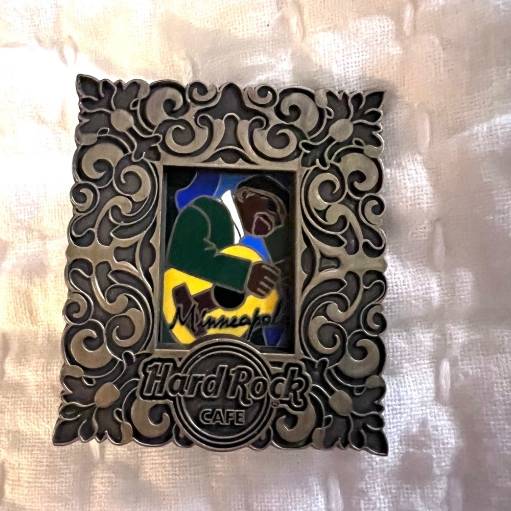 Hard Rock Cafe MINNEAPOLIS ART FRAME SERIES PIN 2008 Lapel Pin Playing Guitar